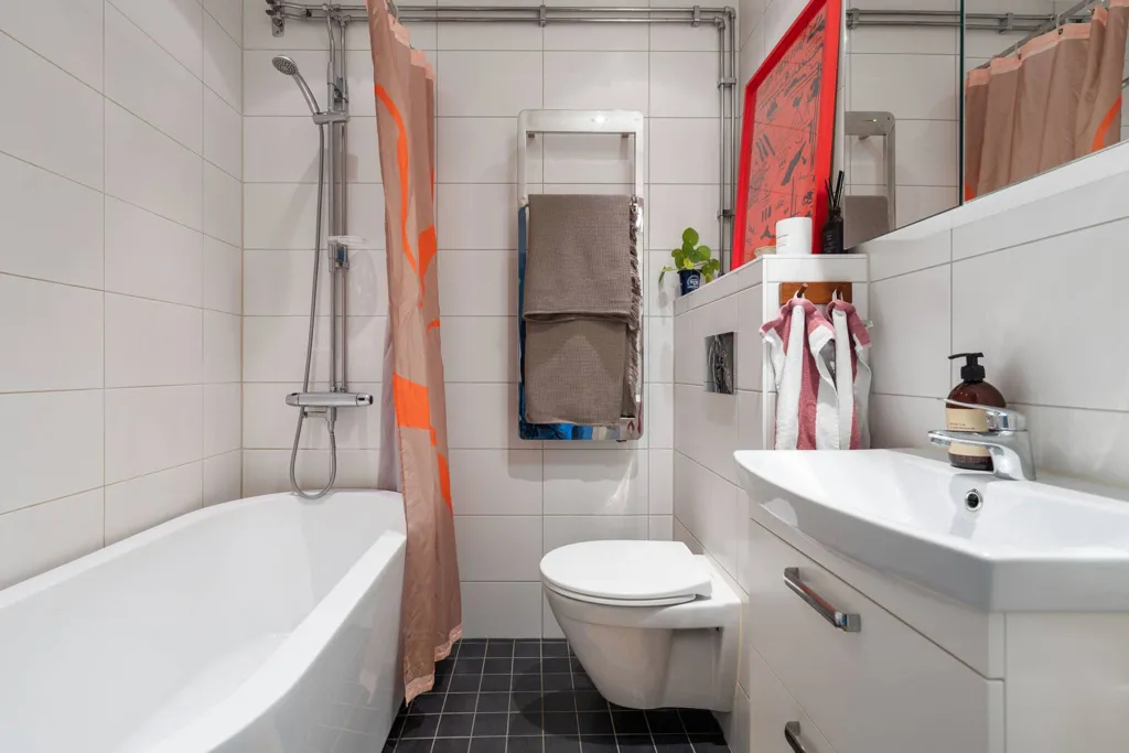 Salles de bain - Charming Two-Bedroom Apartment with Fireplace in Enskede