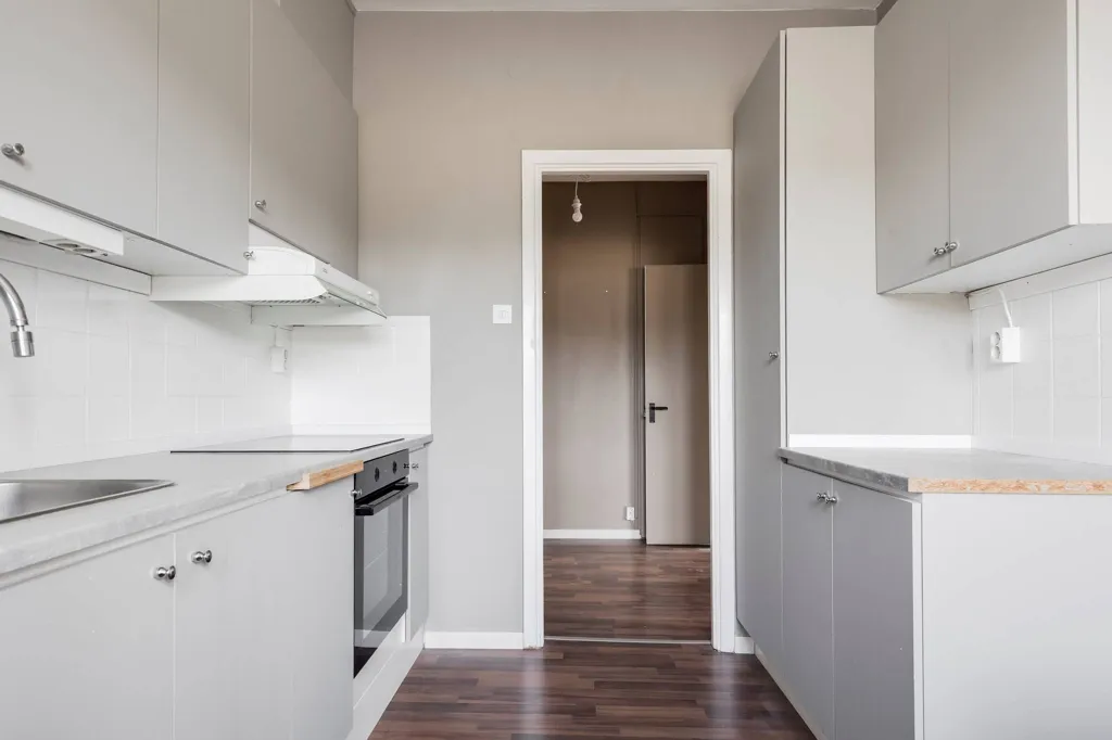 Cucina - Modern Two-Bedroom Flat with South-Facing Balcony