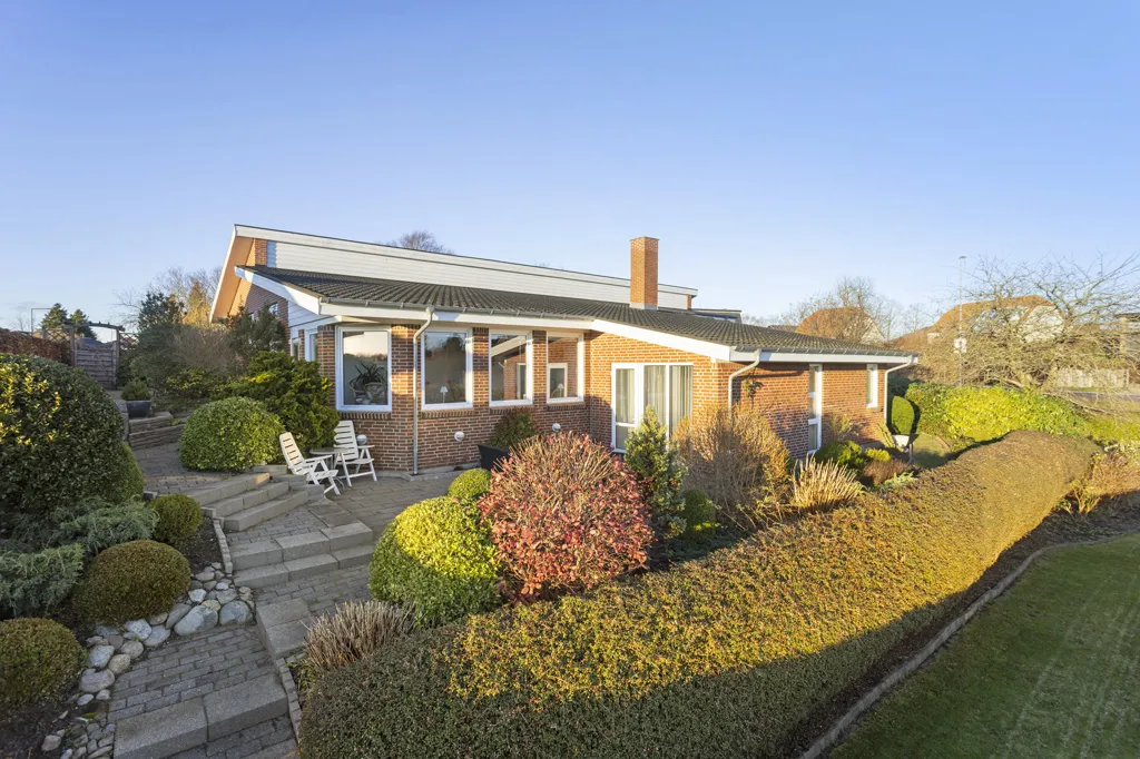 Jardin - Architect-designed Villa with Garden in Ravnshøj
