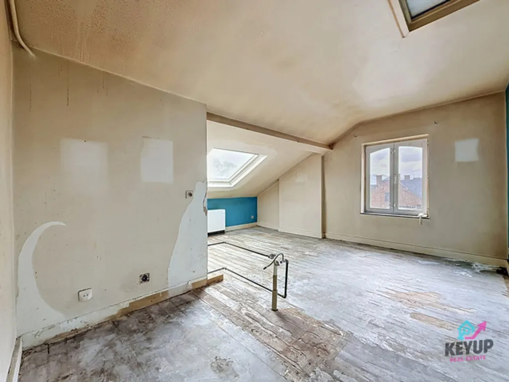 Toad - 61 m² Apartment with Renovation Potential in Dinant