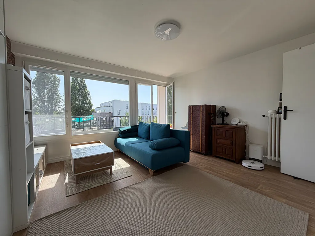 Soggiorno - Two-Bedroom Apartment with Balconies in Angers
