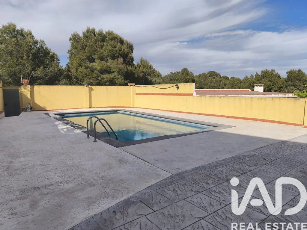Piscine - House with Pool in Nou Vendrell