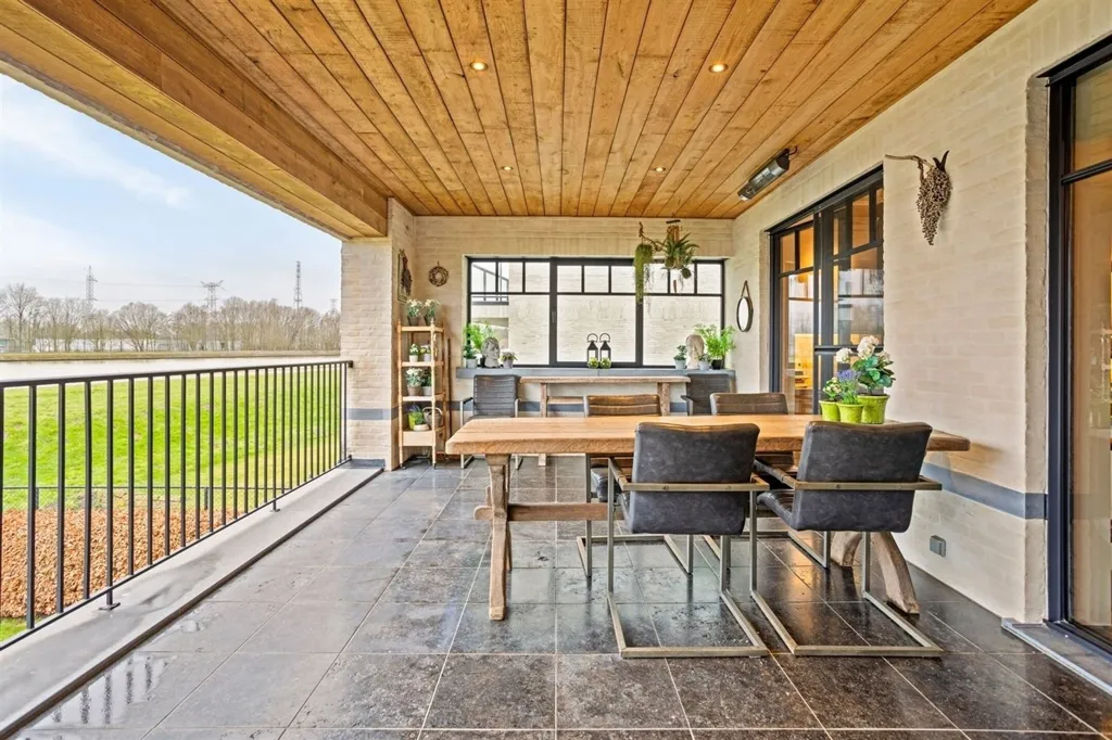 Terrass - Duplex with Canal View in Zandhoven