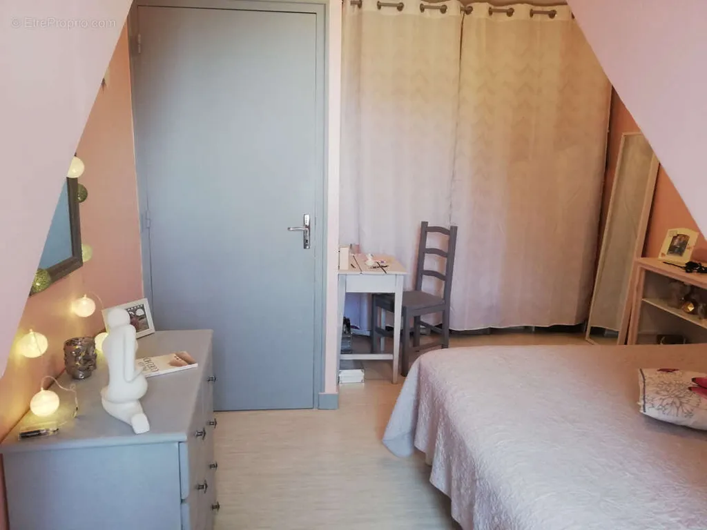Chambres - Appartement Duplex avec Balcon au Centre de Bletterans