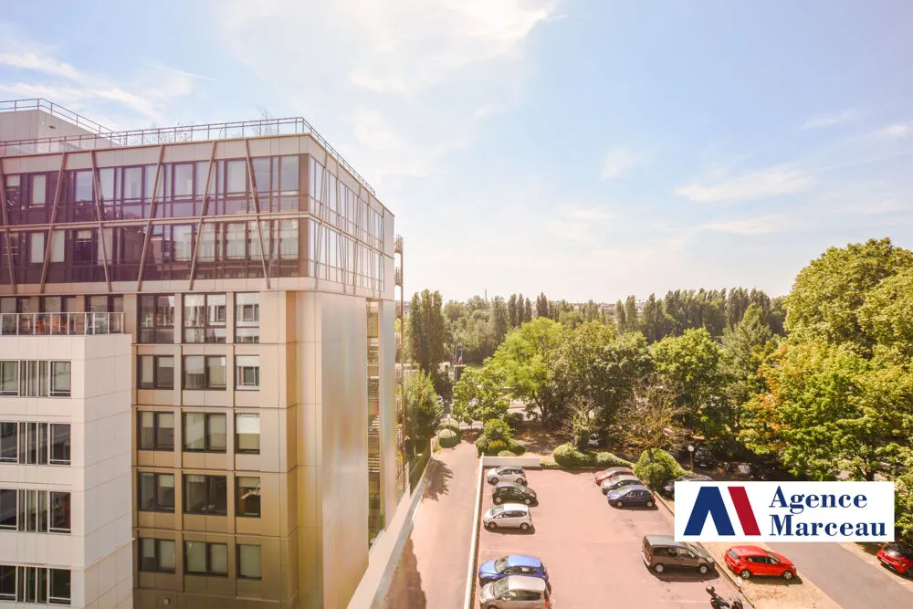 Välivaade - Studio with Balcony and Seine View in Courbevoie