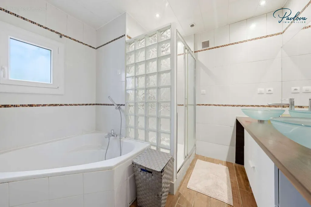 Vannitoad - Detached House with Pool in Saint-André-de-Sangonis