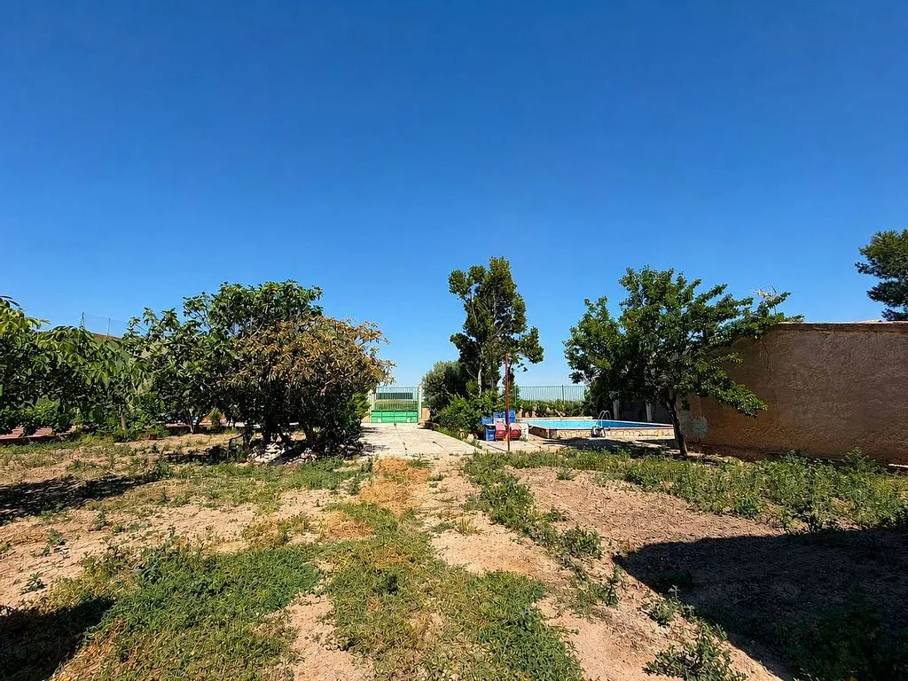 Aed - Rustic House with Pool near Belchite