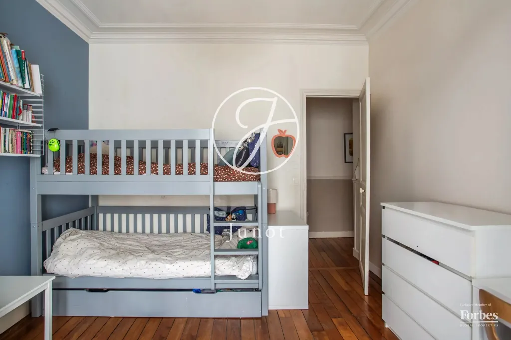 Chambres - Appartement Charmant 3/4 Pièces avec Parquet à Paris 17ème
