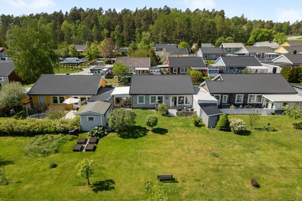 4-toaline maja asukohas Upplands-Bro kommun