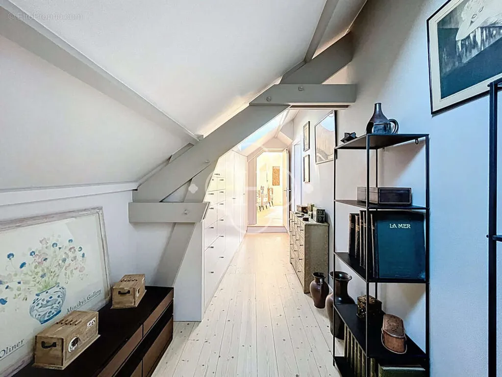 hallway_entrance