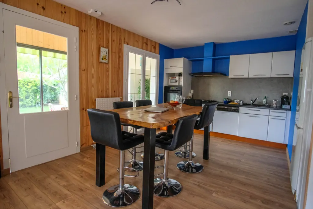 Salle à manger - Villa Rénovée avec Terrasse et Spa à La Teste-de-Buch