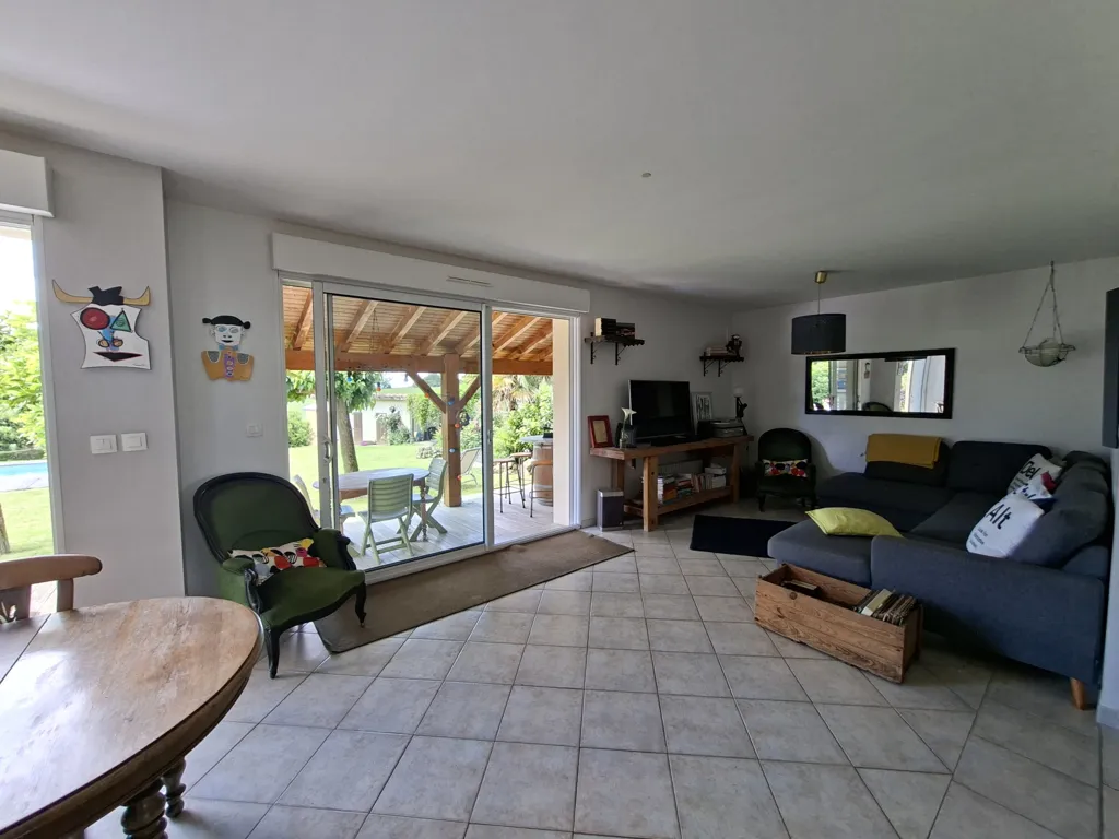 Séjour - Maison Rénovée avec Piscine à Mirande