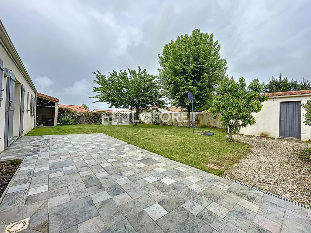 Aed - Spacious Bungalow with Garden in Cholet