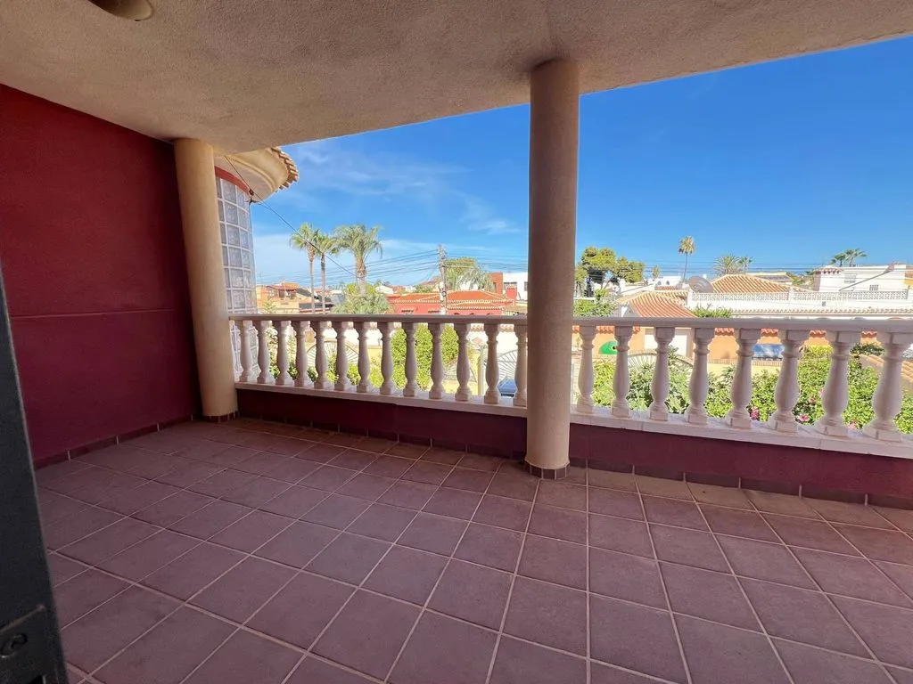 Balcon - Luxury Villa with Pool in Torrevieja
