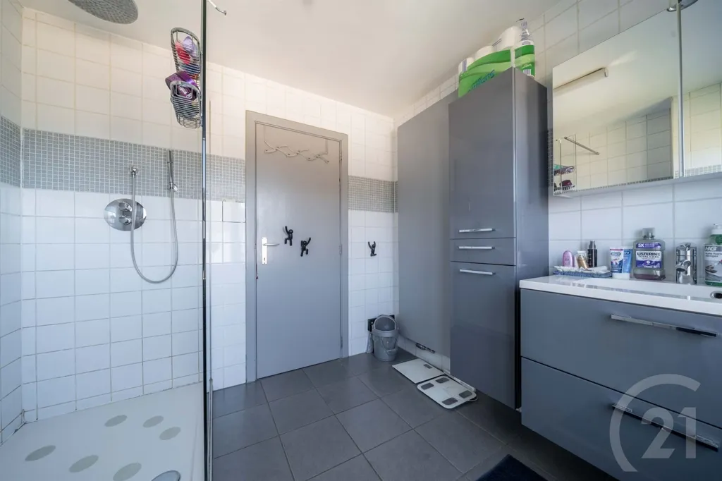 Salles de bain - Maison avec vue sur champs à Betekom