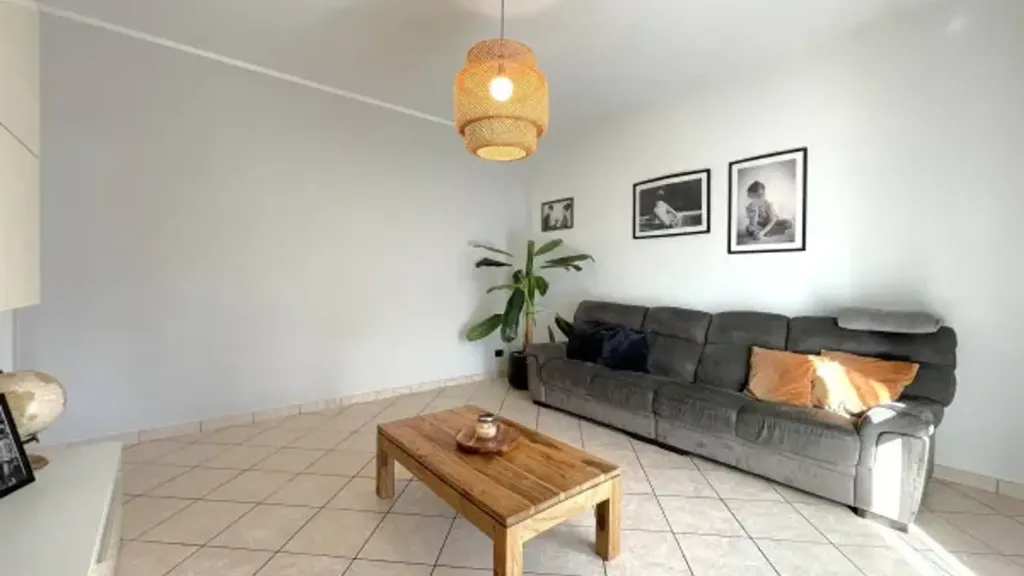 Séjour - Rear-Facing Apartment with Balcony in Carpi