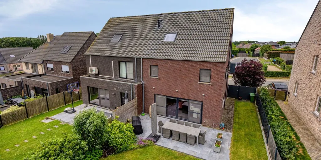 Õhuvaade - Modern Semi-Open House with Garden in Borchtlombeek