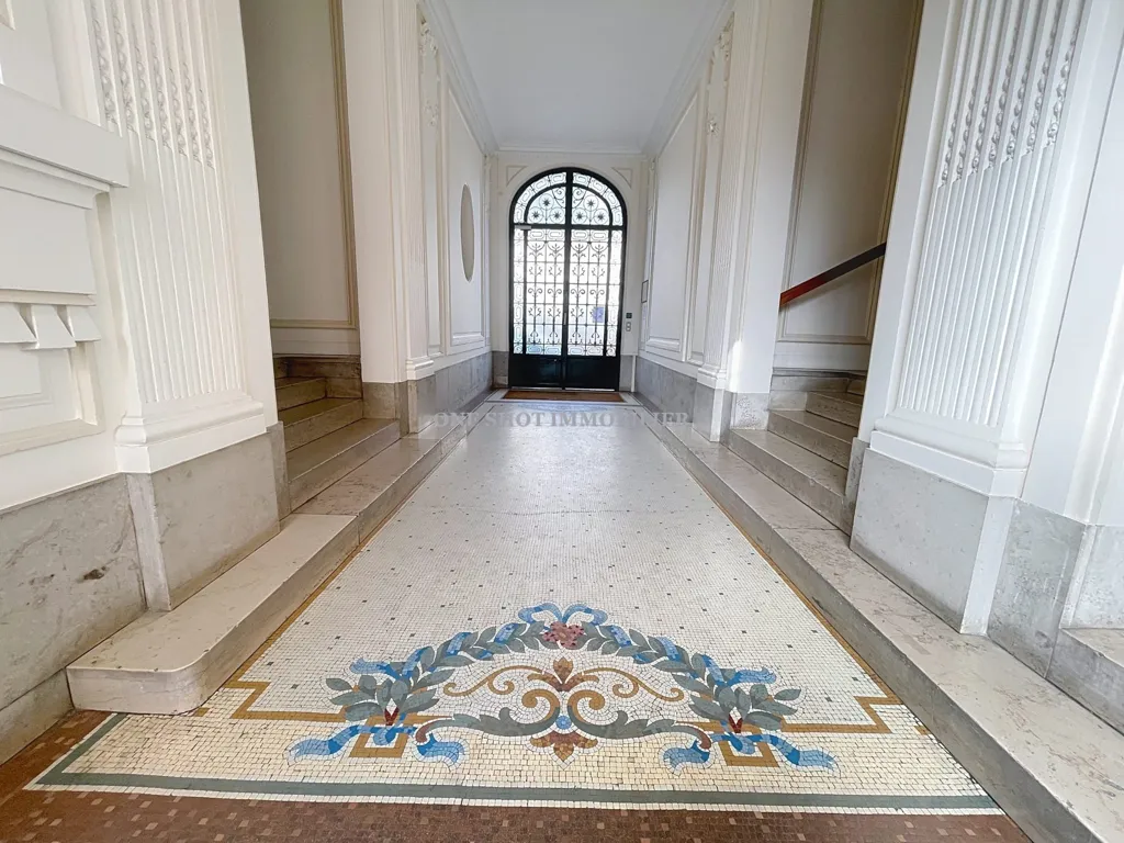 Hallway - Top-Floor Flat with City View in Orléans