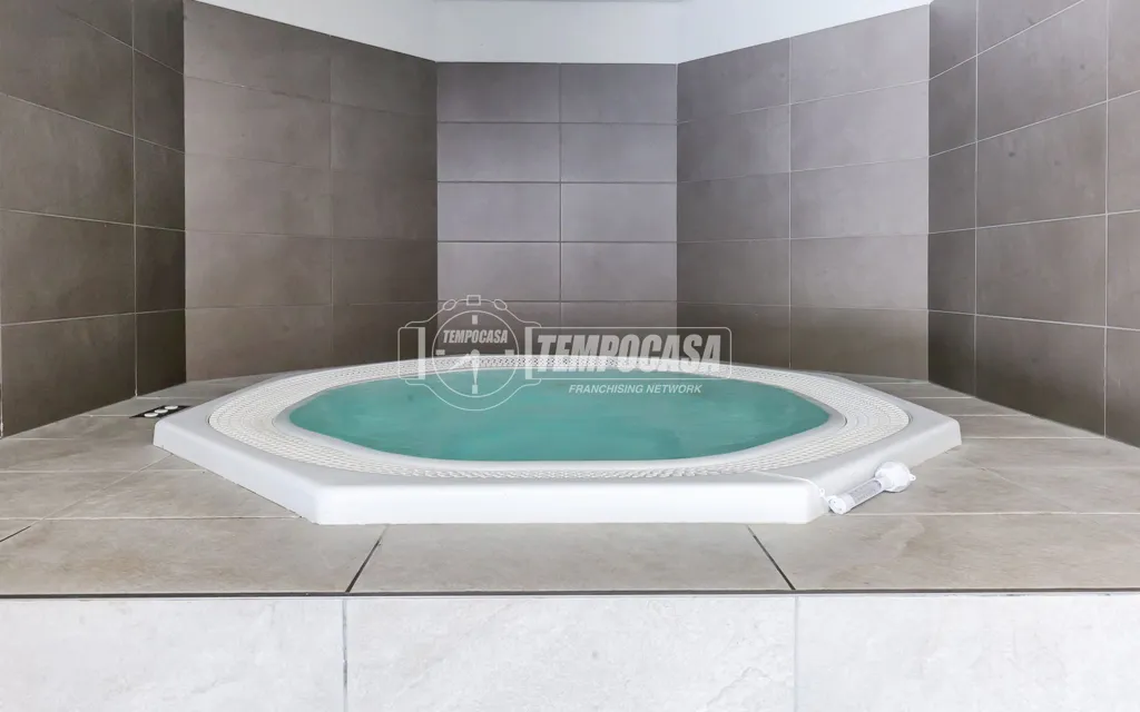 Pièces - Luxury Triplex with Panoramic Views in Milan