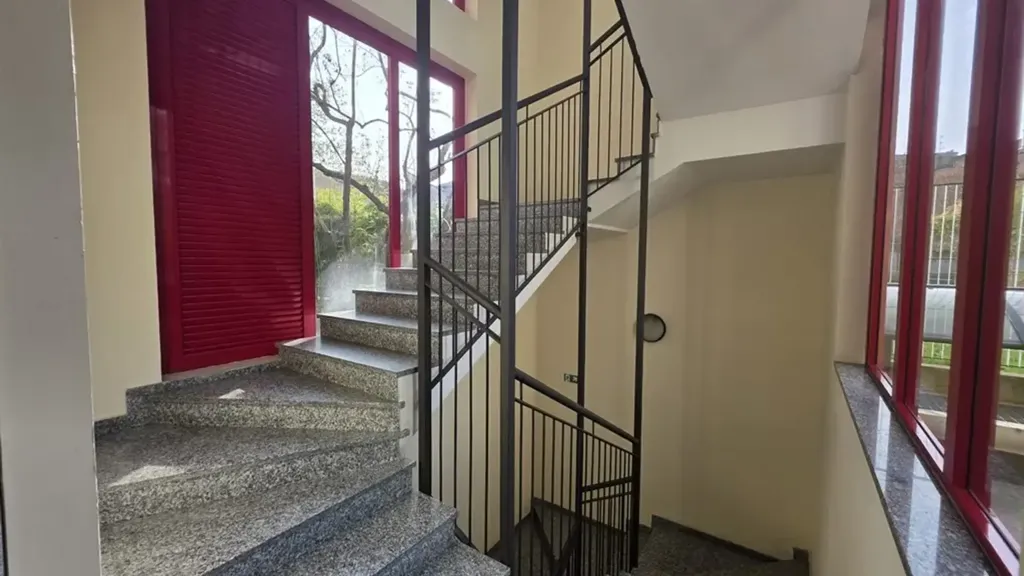 Pièces - Modern Apartment with Panoramic Balcony in Milan