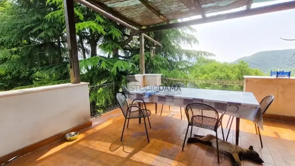 Terrazza - Villa with Extensive Land in Collebeato
