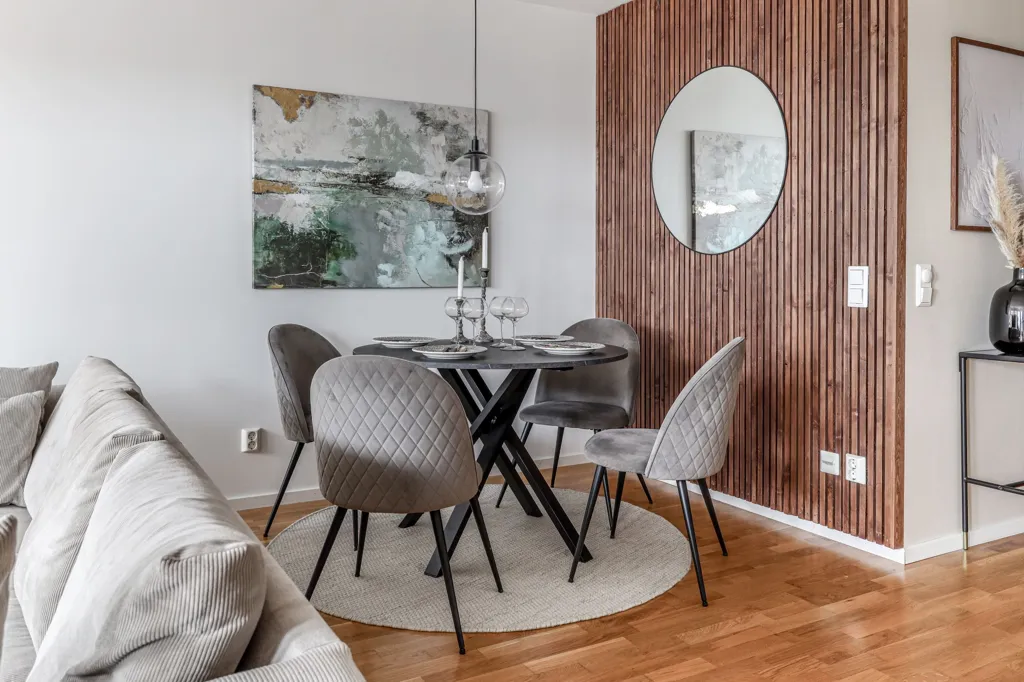 Dining Room - Apartment with Large Windows in Mariehöjd
