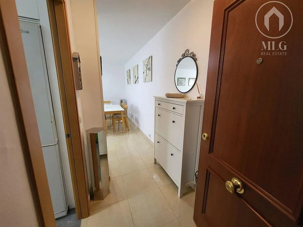 Esik - Furnished Flat with East View in Perchel Sur