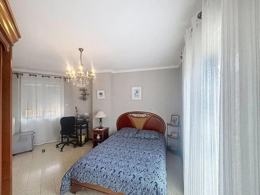 Chambres - Maison avec Jardin et Garage à Ollioules