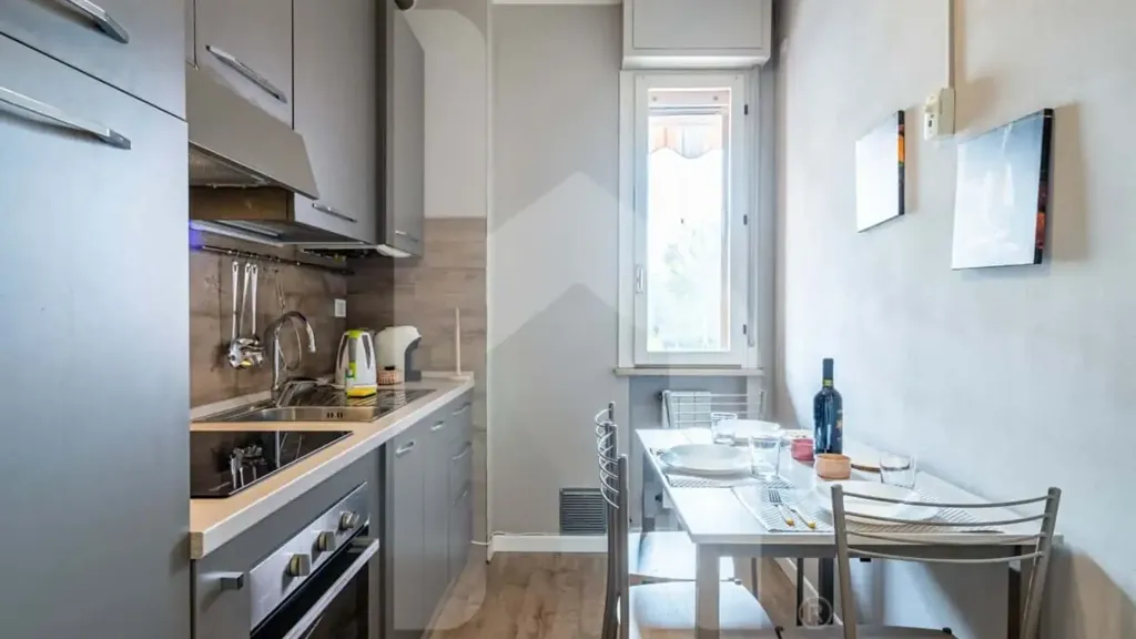 Köök - Modern Studio with Balcony in Pisa