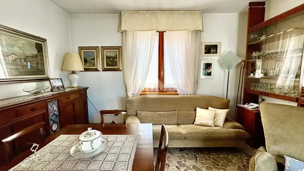 Séjour - Central Bifamily Villa with Terrace in Adro