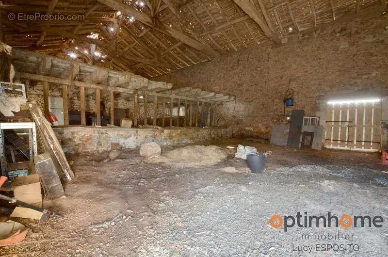 Pièces - Ferme Rénovée avec Grand Jardin à Cherves-Châtelars