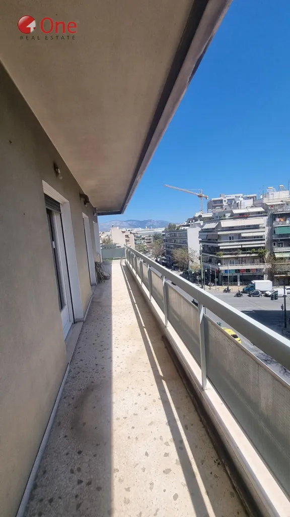 Balcon - Bright Corner Apartment with View in Athens