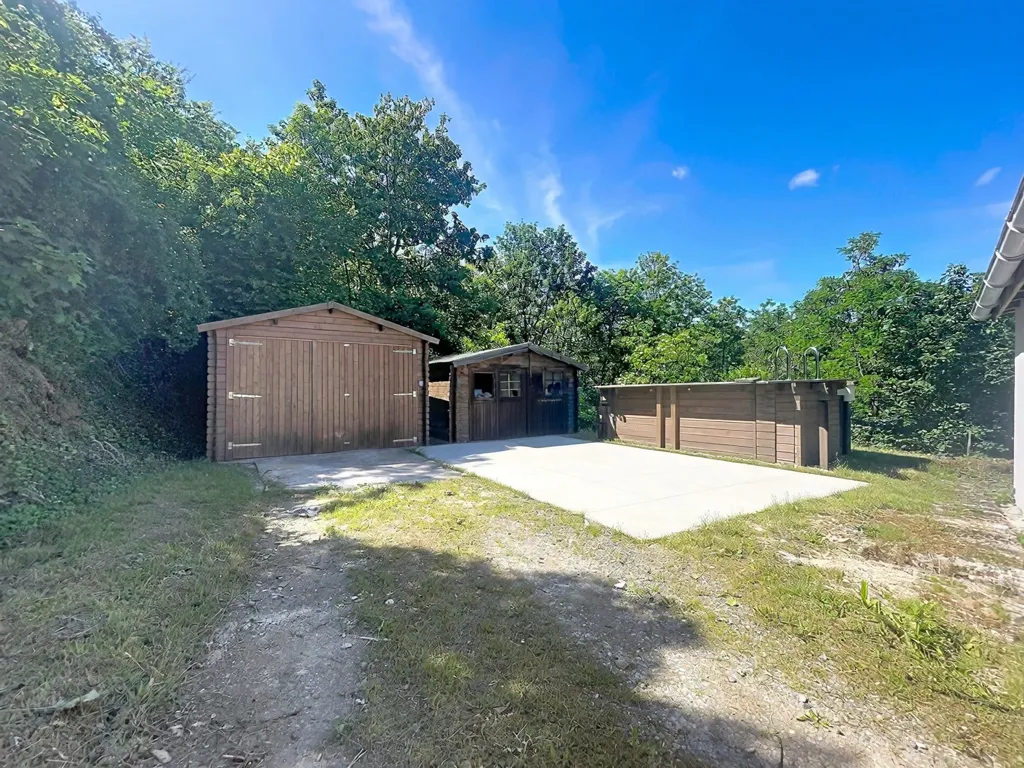 Välivaade - Charming Bungalow with Pool in Châtel-Guyon