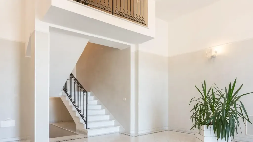 Hallway - Seafront Apartment with Balcony in Viareggio