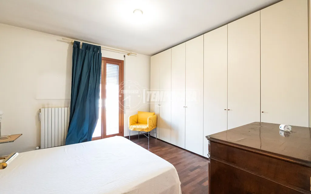 Chambres - Mansard Apartment with Balcony in Mariano Comense