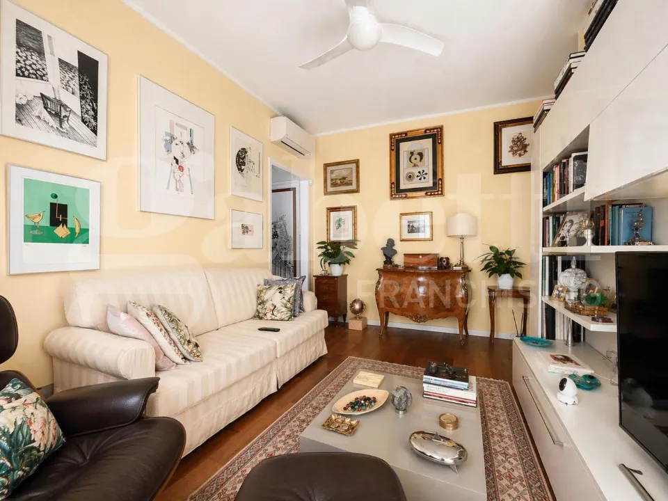 Living Room - Ristrutturato Bilocale with Balcony in Milan