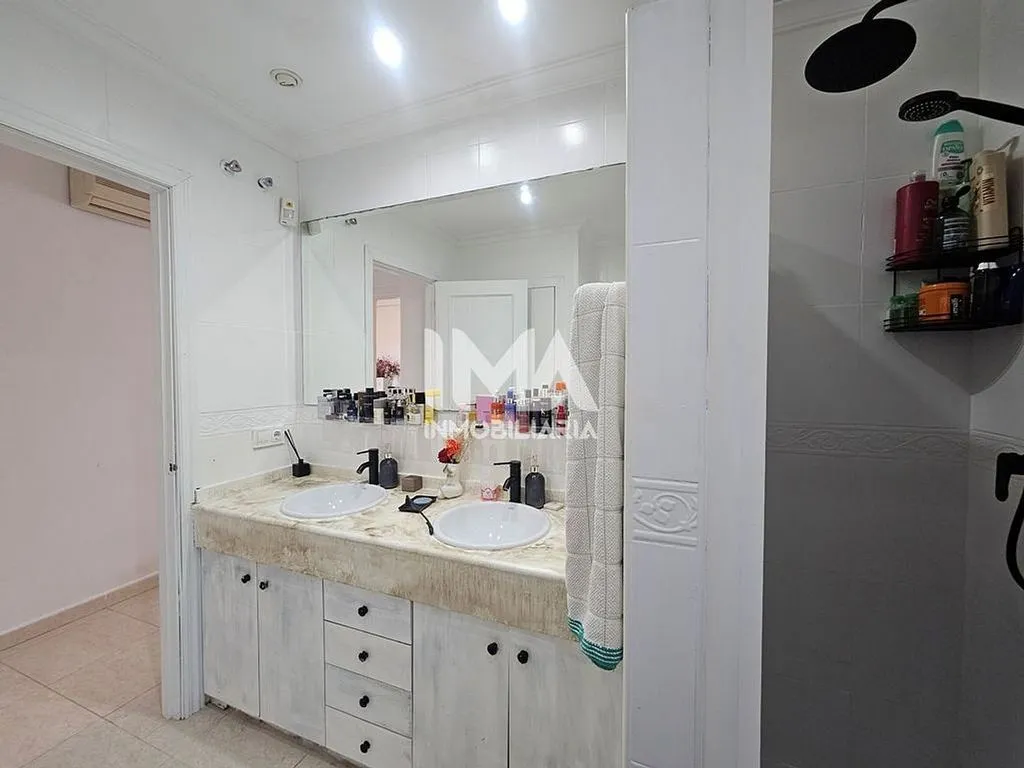 Bathrooms - Chalet with Pool and Terrace in Montepilar