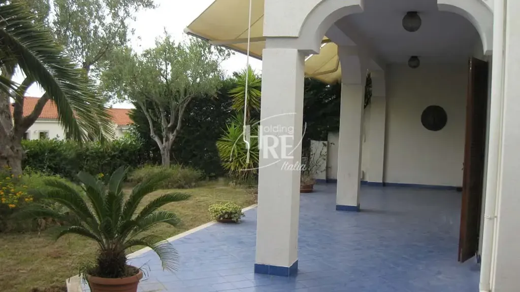 Terrass - Villa with Pool in Exclusive Park, Bonifati