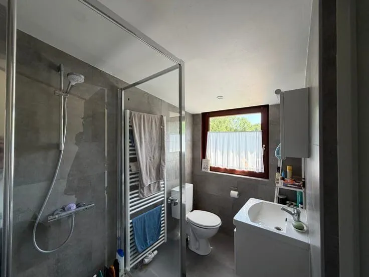 Salles de bain - Appartement 1 Chambre avec Jardin et Terrasse à Bousval