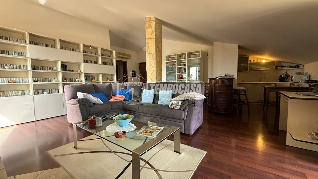 Elutuba - Spacious 2-Bedroom with Balcony in Oristano