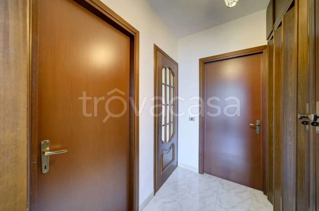 Esik - Apartment with Parking in Torino