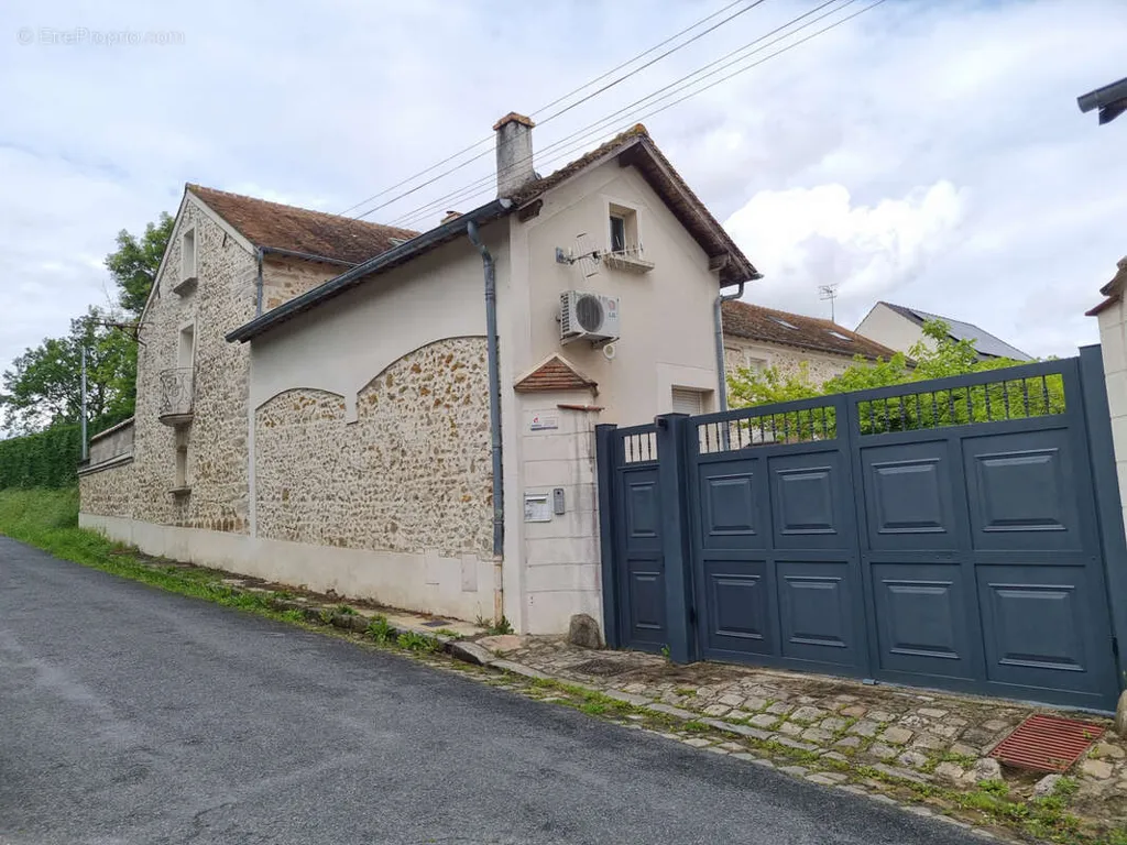 Välivaade - Large Property with Garden in Bruyères-le-Châtel