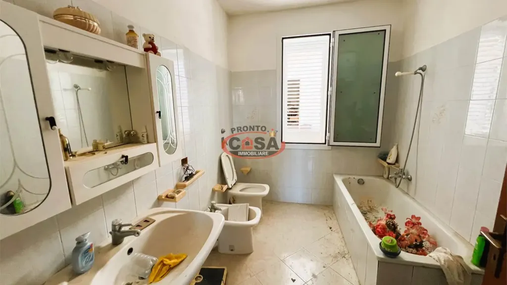 Vannitoad - Residential Property with Veranda in Marsala