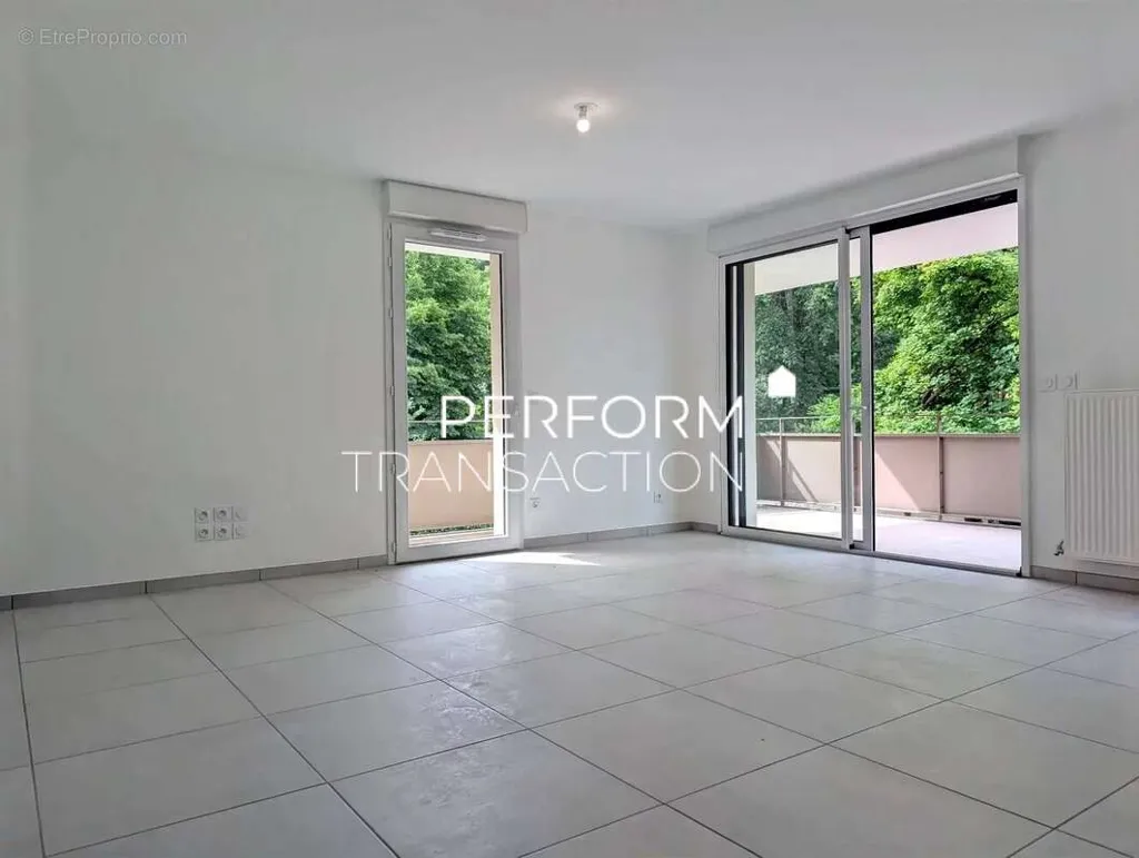 Séjour - Appartement avec Terrasse S/O à Poisat