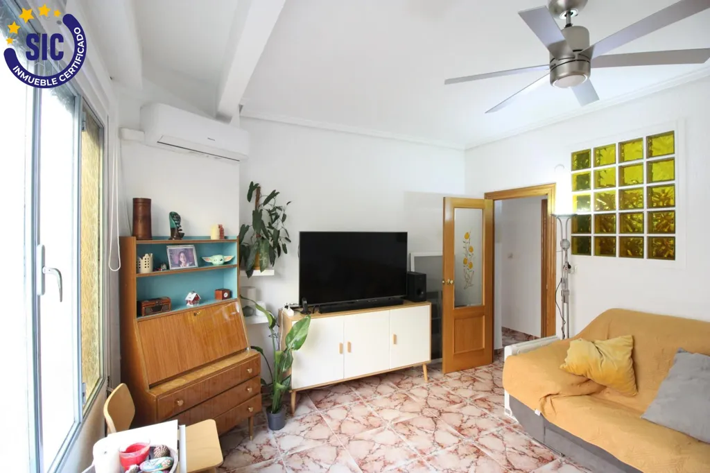 Elutuba - First Floor Flat with Balcony in Benlliure