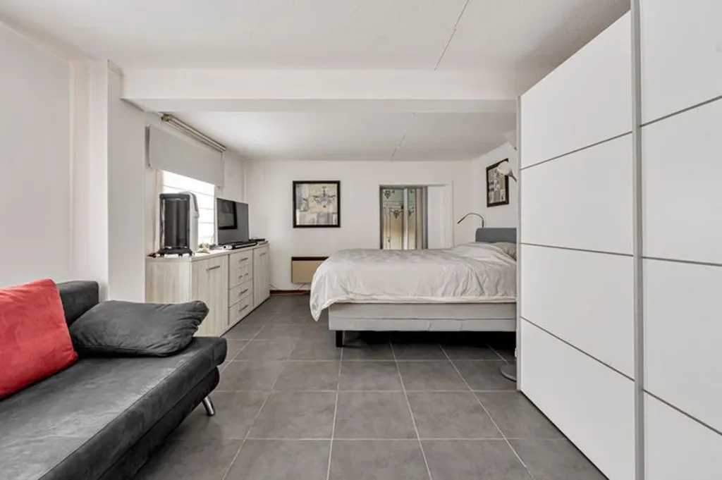 Magamistoad - House with Swimming Pool in Wevelgem