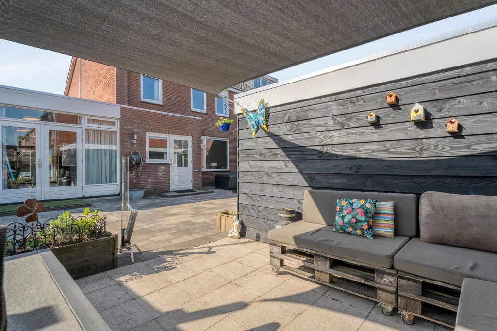 Terrass - Spacious Corner House with Garden in Hoogeveen