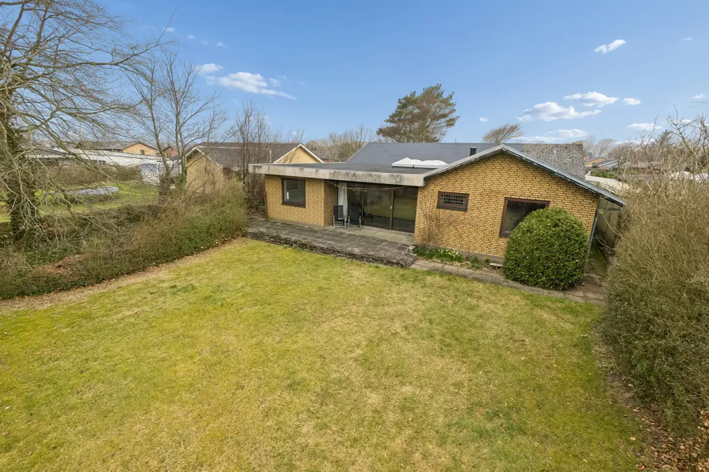 Jardin - Spacious Villa with Garden in Vinderup