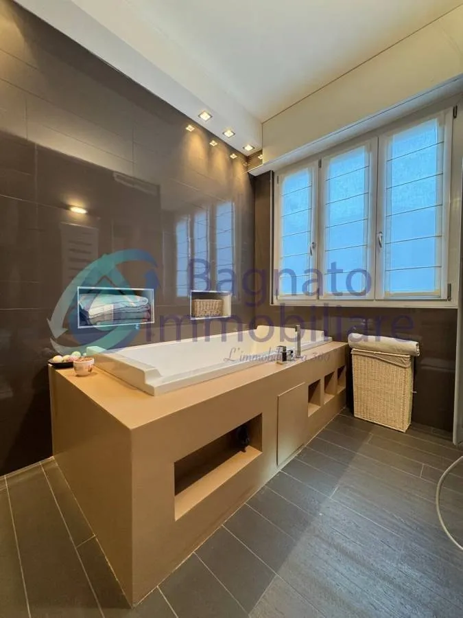 Vannitoad - Luxury Refined Flat with Terrace in Novara