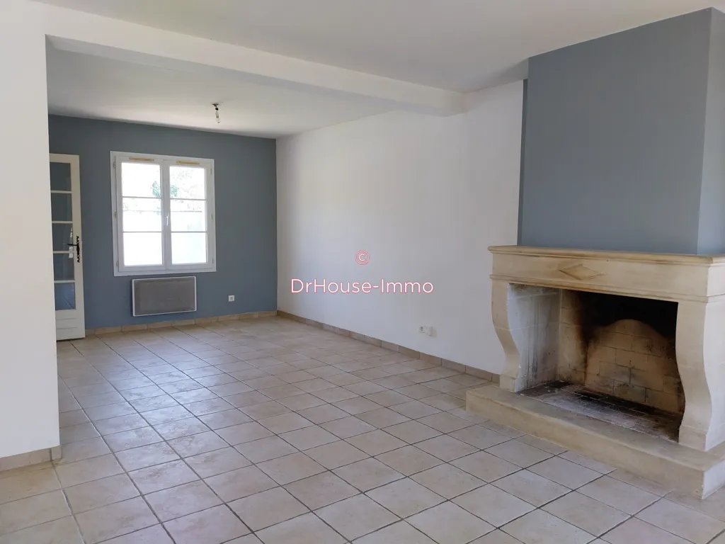 Séjour - Maison Rénovée avec Terrasse à Saint-Ouen-d'Aunis